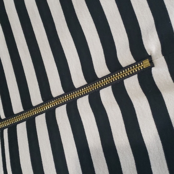 🌟HOST PICK🌟 Calvin Klein Sleeveless Stripe Dress - Picture 6 of 10